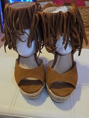 Avon Mark. Brown Fringed Faux Suede Wedge Block Heel Sandal Shoes S 6 NEW